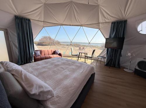 Dome in Hardwicke Bay