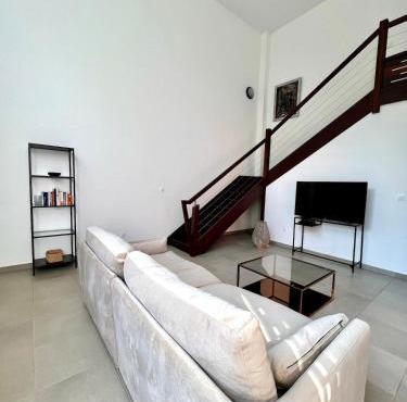 Duplex 2 bedrooms 2 bathrooms with pool near airport in Rémiré