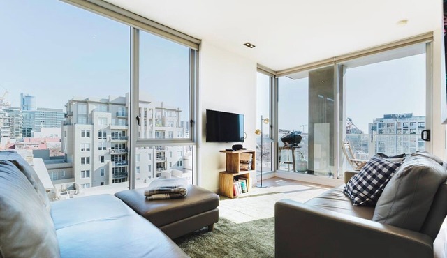 Easy Eastside Urban Chic with a Rooftop Pool Oasis in East Melbourne