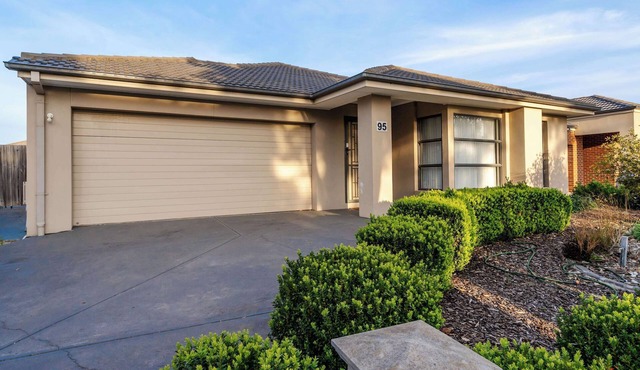 Elegant 4BR Villa with 3 Living Rooms in PointCook in Point Cook