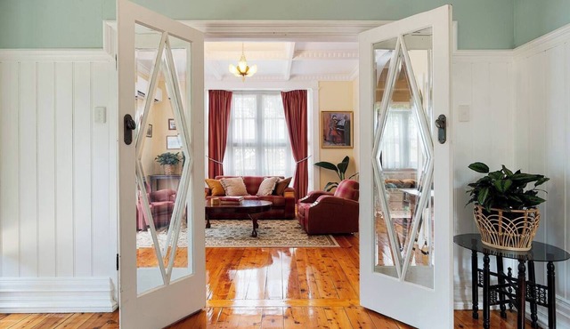 Elegant Goldfields Retreat | Spa Bath & Privacy in Castlemaine