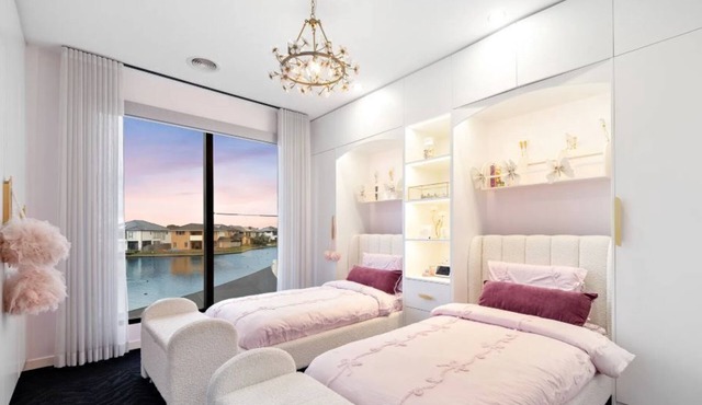Elegant Waterfront Escape – Point Cook Relax with the whole family. in Point Cook