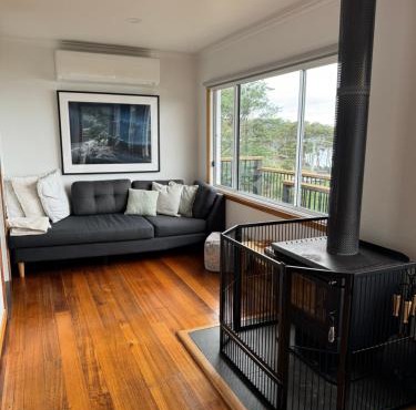 Elevated 3BR, ocean views, pool table, Pirates Bay in Eaglehawk Neck