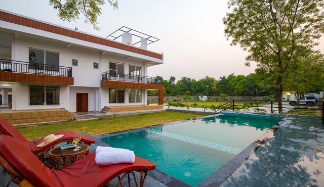 ELIVAAS Signature 3 BHK Amber Villa With Pvt Pool, Game Room & Studio Rooms