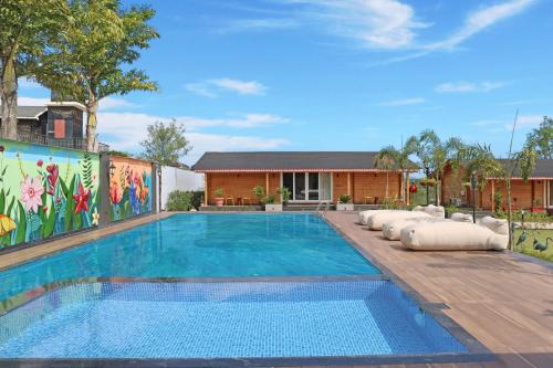 ELIVAAS Signature Esh Hazel Hillside Retreat with Garden and Restaurant