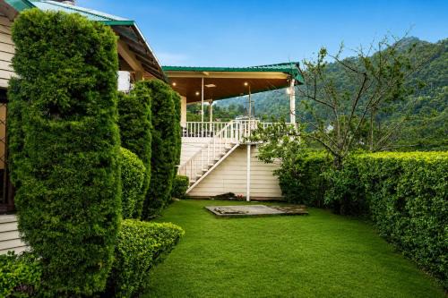 ELIVAAS Signature Karinya Villas Fern Scenic Hill View Villa With Sit Out , Shared Gazebo and Garden