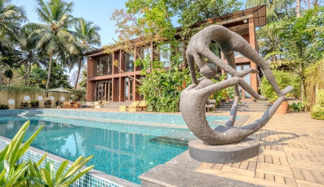 ELIVAAS Signature The Glass Villa - An ultra-luxurious 4-BHK villa with an infinity pool