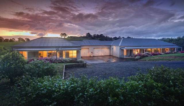 Emerald Cottage - Dreaming of a country cottage to enjoy a little getaway, or share with friends and family. in Emerald
