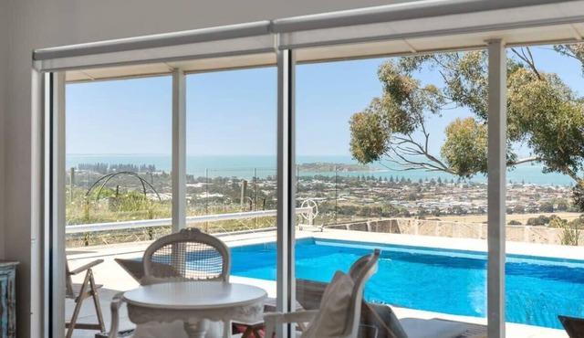 Encounter Blue Victor Harbor Retreat: Secluded Pool in Waitpinga