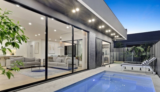 Enjoy a Brand-New Modern Luxury Stay w/Pool, Spa & Scenic Parkland Views! in Epping