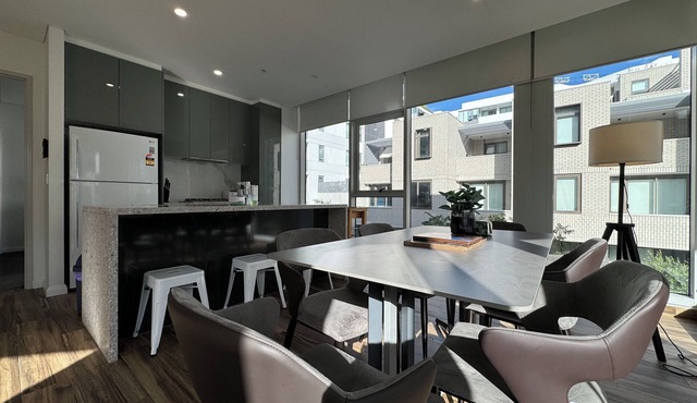 Entire Apart With 2 bedroom 2 bathroom in Zetland in Beaconsfield
