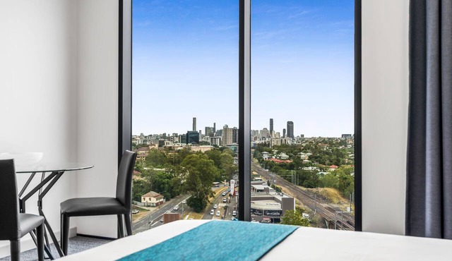 Essence Suites Taringa in Taringa