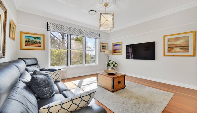 Expansive Toowoomba Retreat with Garden BBQ in Cotswold Hills