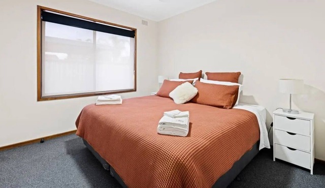 Explore Mildura from this charming 3BR home. Ideal for groups up to 6! in Mildura