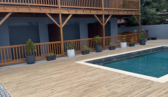 Expt T1 avec piscine a 50 metre de la mer in Cayenne