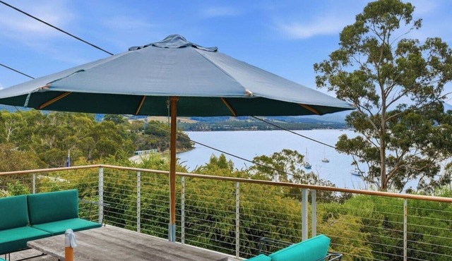 Exquisite Waterfront Oasis Near Bruny & Hobart in Coningham