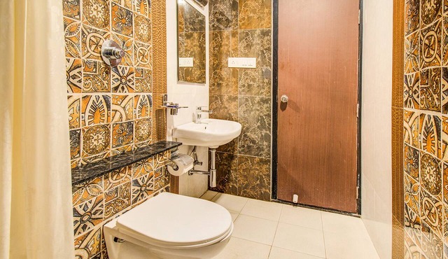 Fabhotel Corporate Crown