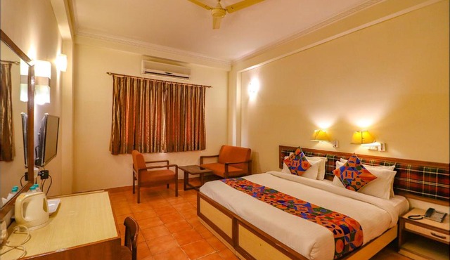 FabHotel Crystal Kant