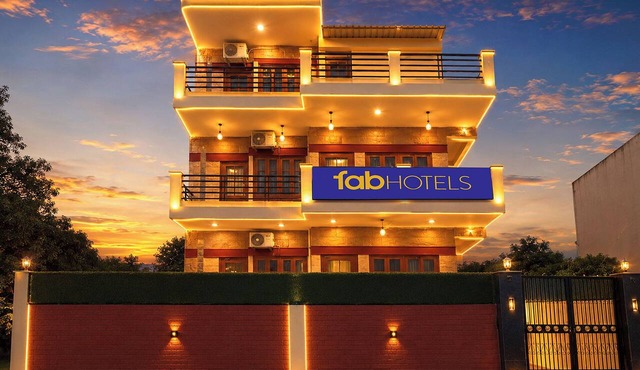 Fabhotel Maurya Residency in Gurugram