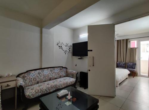 FACULTY HOUSE- Cosy Lounge Near Expo Mart