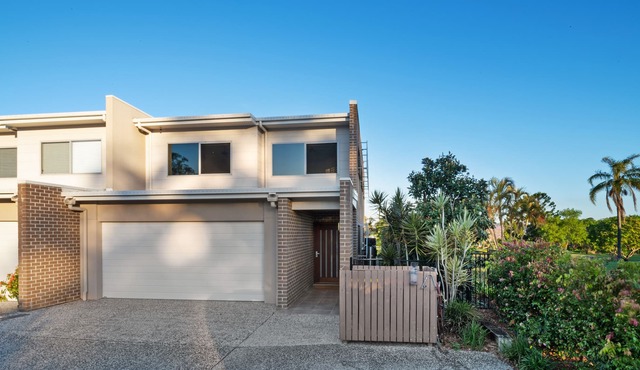 Fairway Village @ Windaroo Lakes Golf Club in Windaroo