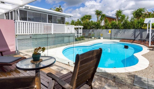 Family Home with Pool and Guest House in BANKSIA BEACH