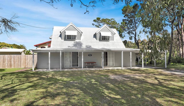 Fantastic beach house tucked away in paradise in Amity