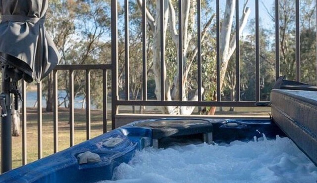 "Fantastic Murray River get away for 2 - 3 families or a large group of friends" in Moama