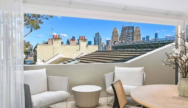 FITZ2 - Kirribilli Comfort | 2-Bed Apartment With Harbour Views in Kirribilli