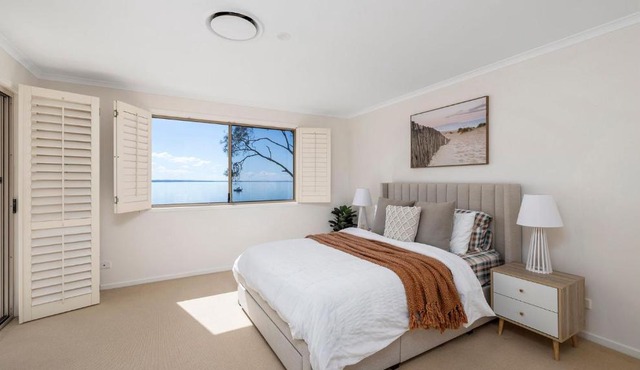 Foreshore Delight in Salamander Bay