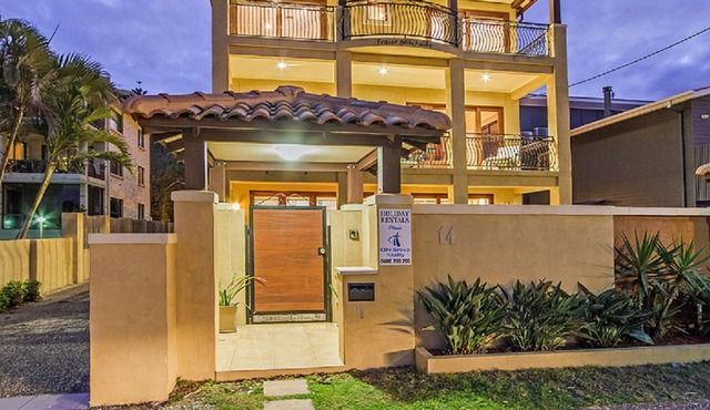 Fraser Beachside Luxury home with the beach at the front door backing onto park in Miami