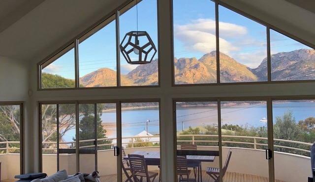 Freycinet Beach House - Freycinet Holiday Houses in Coles Bay