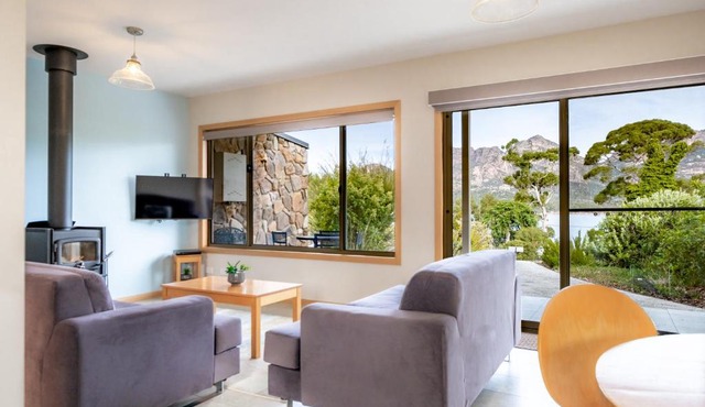 Freycinet Stone Studio 3 - Feldspar in Coles Bay