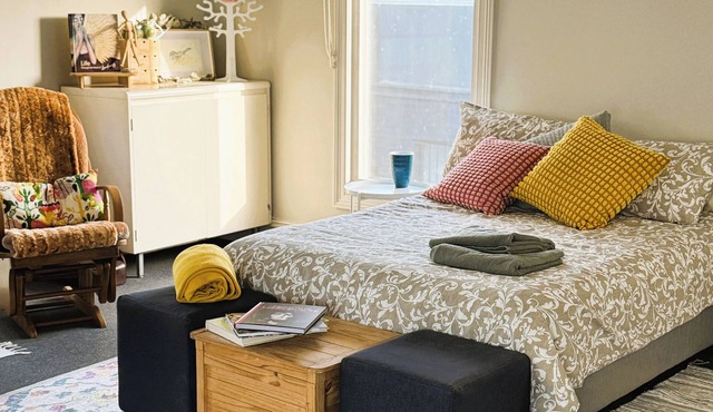 Funky Inner City Studio Apartment in Clifton Hill