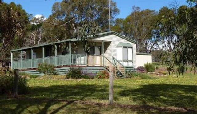 Glendara Cottage - located at Harrow in Culla