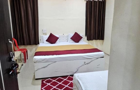 Godavari Lodge in Solapur