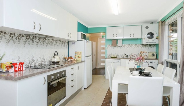 Goolwa Riverwalk B&B Big Breakfast supplies - Free WIFI, Netflix, Pets welcome in Goolwa