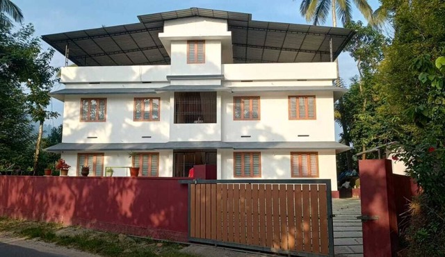 Gorgeous 6-bedroom apartment in delightful Kalpetta North perfect for groups