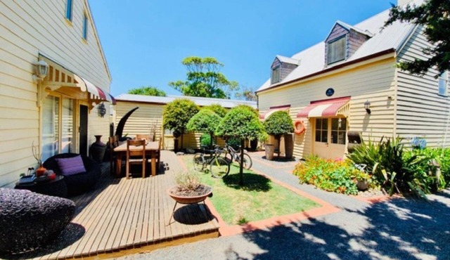 Gowrie Guest House - Where hospitality meets the sea! in Port Albert