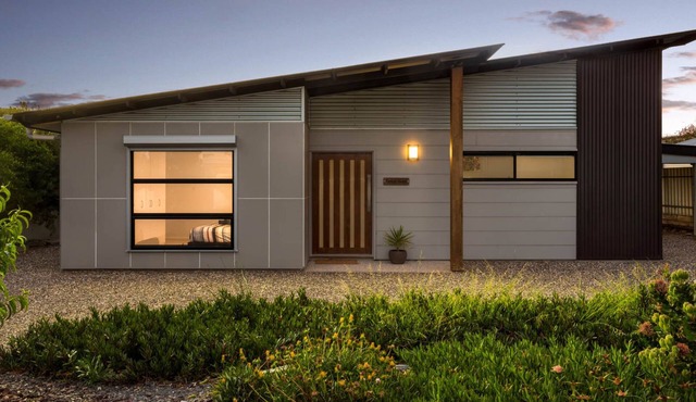 Great Ness Beach House - heated spa, linen included, modern single story home in Goolwa Beach