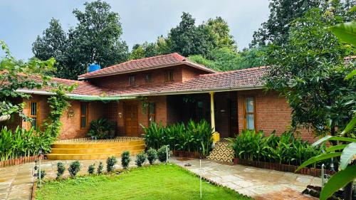 Green Roots Farm Stay, Shahapur in Shāhāpur