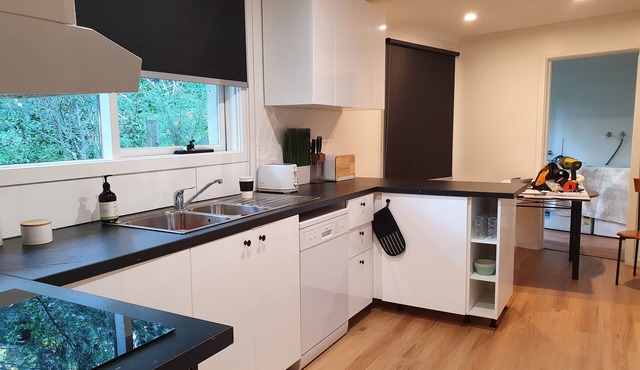 Grey Gum Getaway. Close to Puffing Billy & the wedding venues of the Dandenongs in Tecoma