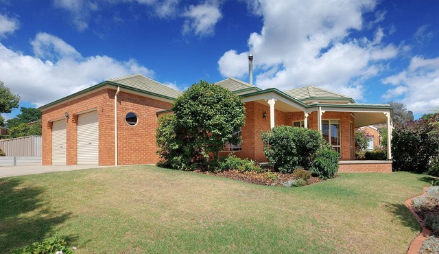 Haldon House - Spacious four bedroom, two bathroom property in Wodonga