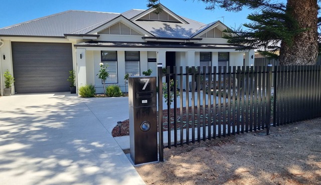 Hampton on Washington - FREE Wi-Fi and Netflix in Goolwa