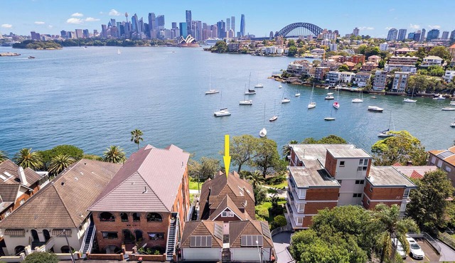 Harbourfront Haven –4BR Retreat with Stunning Views of Sydney’s Iconic Landmarks in Cremorne Point