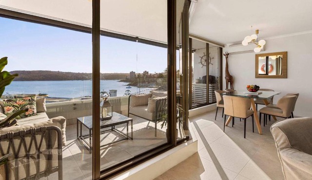Harbourside apartment with Breathtaking Views in Sydney