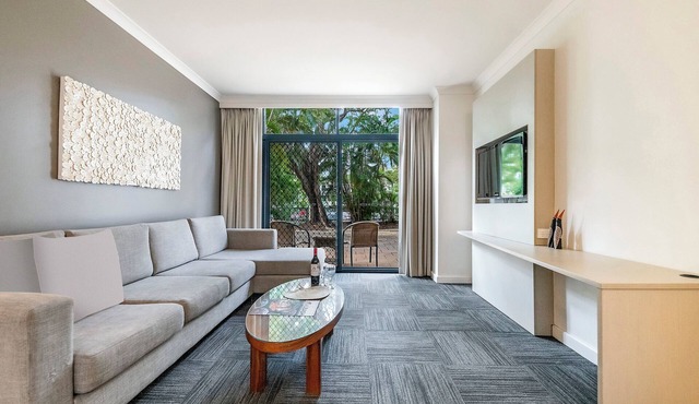 Harbourside Escape w Pool and Leafy Alfresco Patio in Darwin