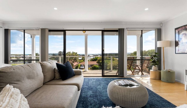 Hazel Beach House with ocean views in Goolwa Beach