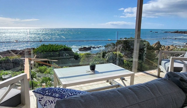 Heathcliff. Luxury Beach House with Stunning Ocean Views in Boat Harbour Beach