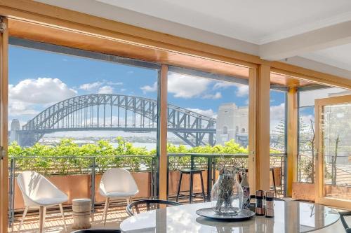 Heatherbrae I - World Class Harbour Bridge Views! in Sydney